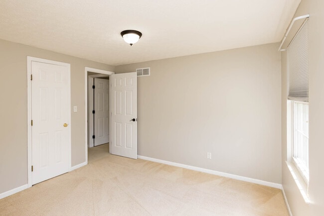 Building Photo - 5952 Sachem Ct