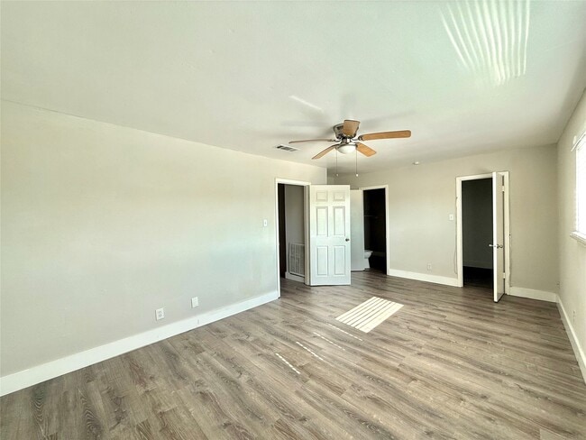 Building Photo - 7119 S Gessner Rd