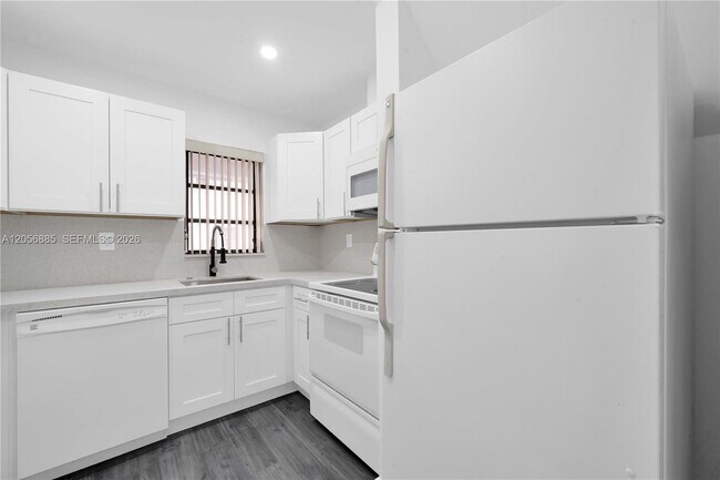 Building Photo - 1535 SW 122nd Ave