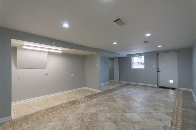 Building Photo - 1317 Witham Dr