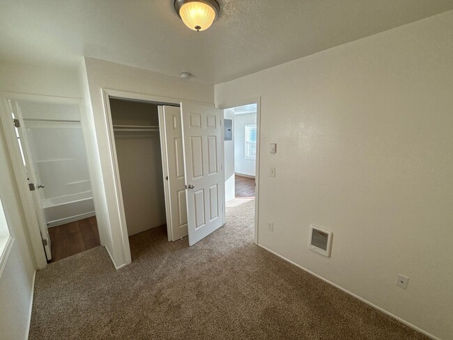 Building Photo - 1350 12th St SE