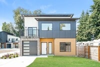 Building Photo - Bright and Beautiful Burien Home with Modern Comforts