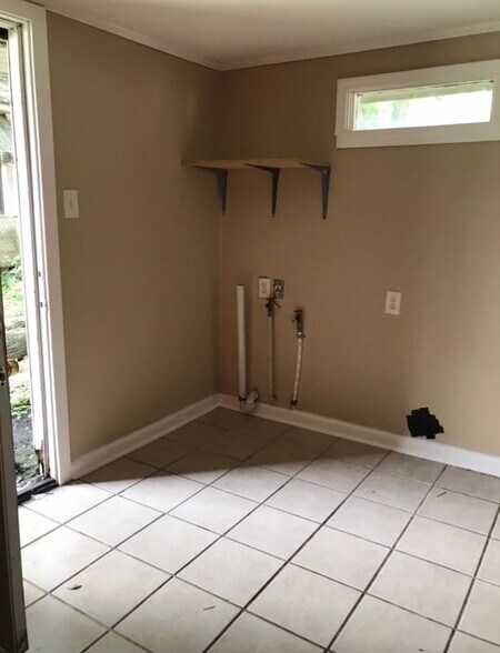 Building Photo - 447 Atkinson St