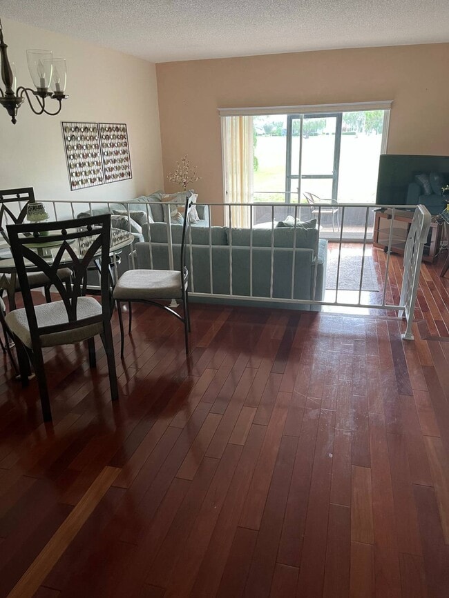 Building Photo - 3731 Edgewater Dr