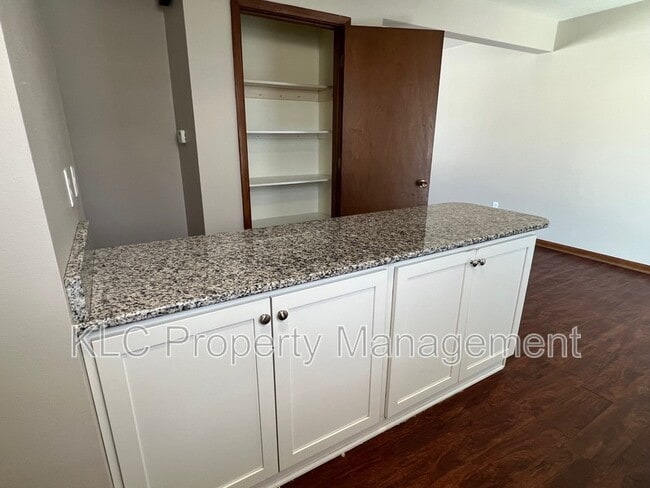 Building Photo - 6650 Holcomb Cir