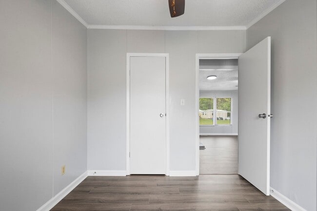 Building Photo - 3 Bed 2 Bath Home Close to Fort Bragg