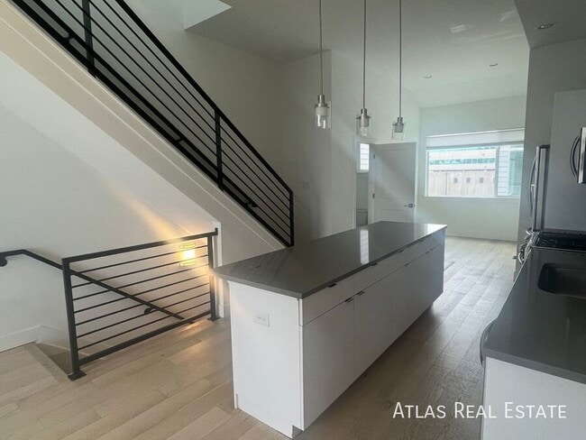 Building Photo - 2018 N Bryant St