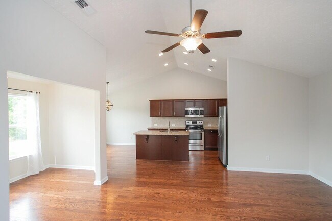 Building Photo - Single-level 2-bed, 2-bath townhome in 55+ community with pool, clubhouse, fitness center and gro...