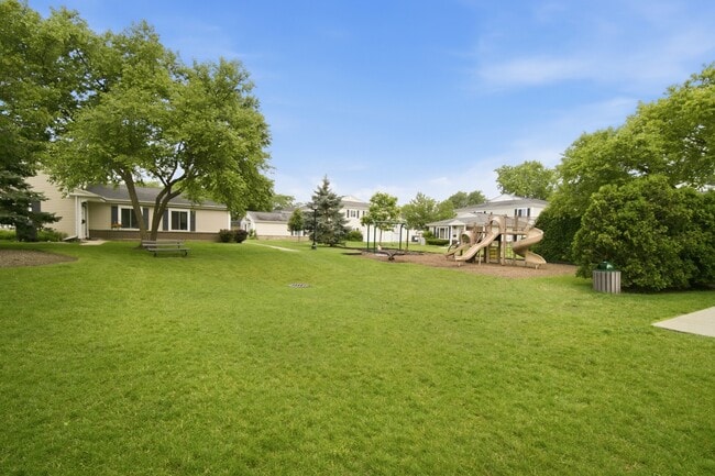 Building Photo - 1180 Cove Dr