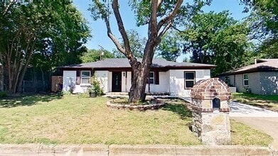Building Photo - 424 Parkside Dr