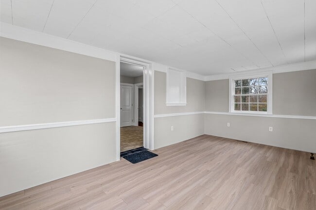 Building Photo - SW, Large Brick Two Bedroom PLUS Two Sun-Rooms, Hardwoods, LR & Separate DR, Fire Place!