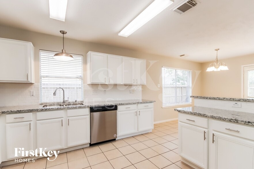 Building Photo - 16310 Great Forest Ct