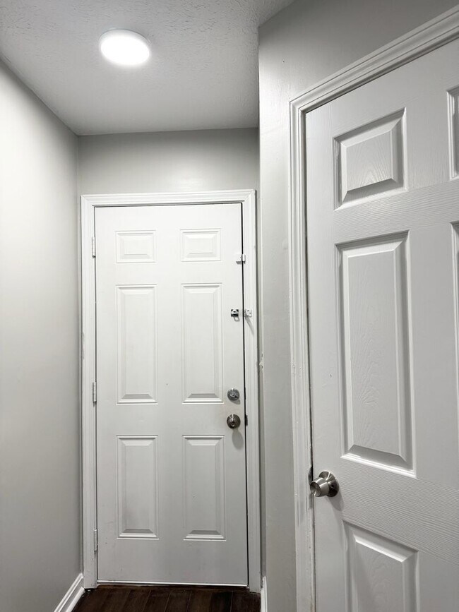 Building Photo - MOVE IN SPECIAL! $100 SECURITY DEPOSIT