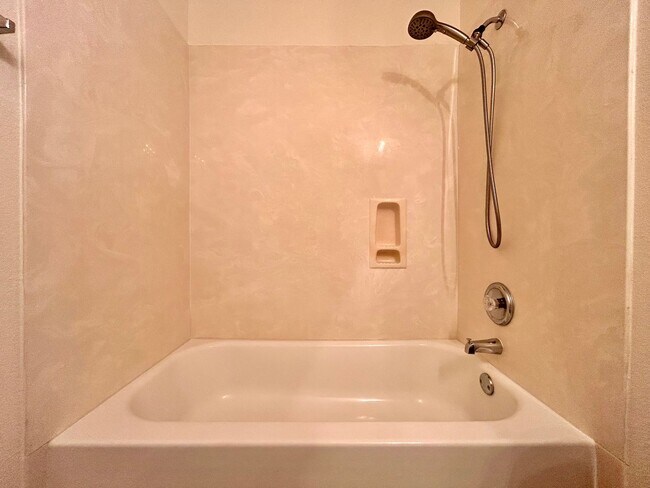 Building Photo - 102 Adamae Ln