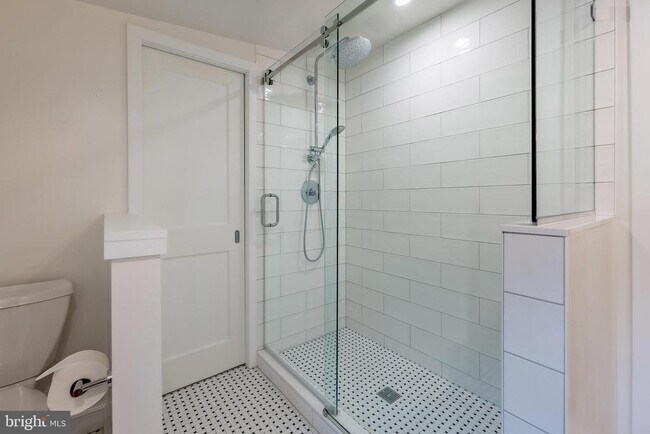 Building Photo - 3236 McKinley St NW