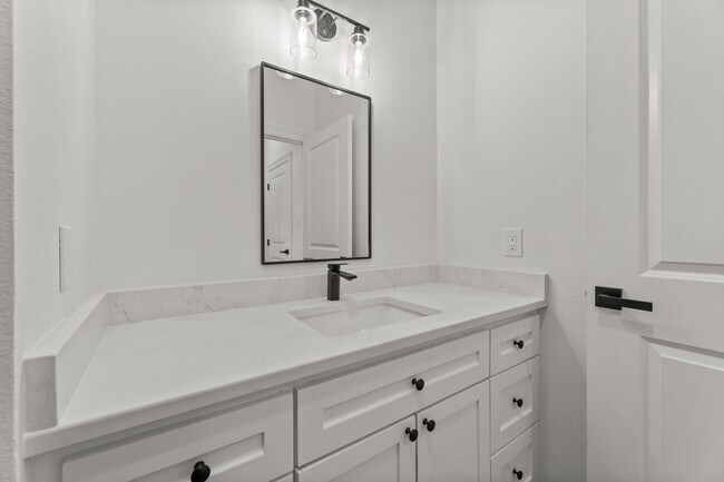 Building Photo - 256 Capetown Way