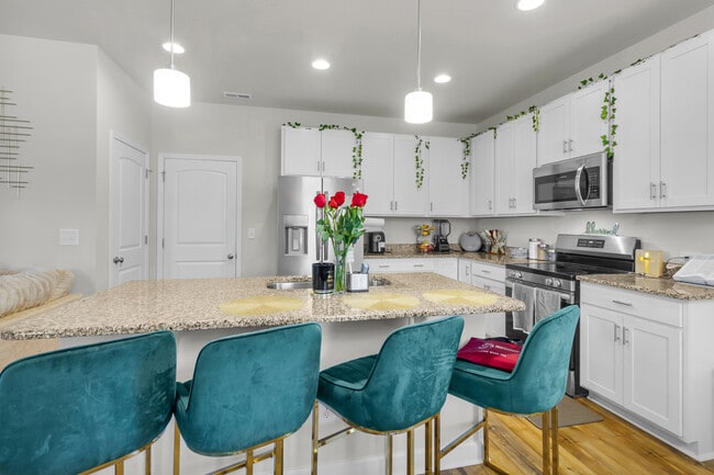 Building Photo - 254 Clear View School Rd