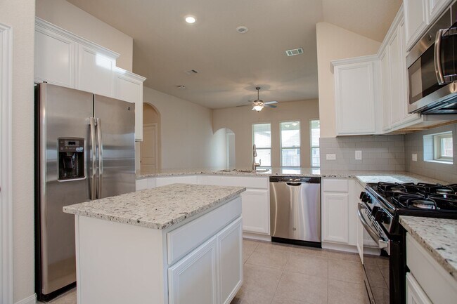 Building Photo - Beautiful One Level 3 BR / 2 BA Home for R...