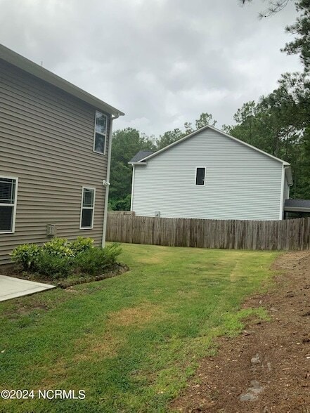 Building Photo - 534 Foothills St