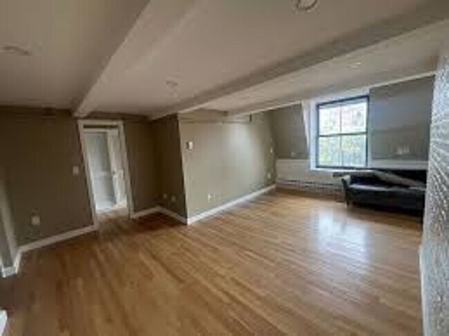 Building Photo - 115 Beacon St