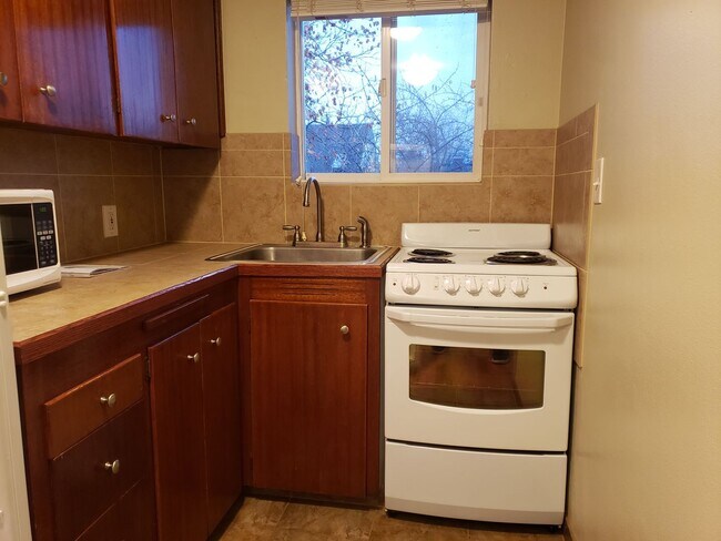 Building Photo - Fremont - Small Building - 1BR Top Floor C...