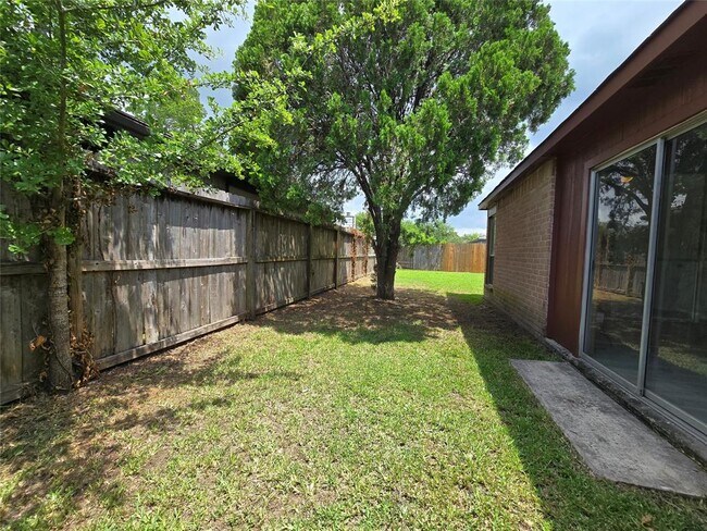 Building Photo - 7011 Foxmont Ln