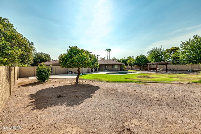 Building Photo - 8532 E San Bruno Dr