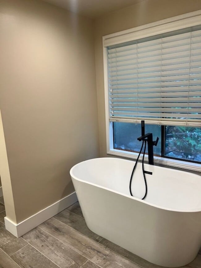 Building Photo - Highly desirable Sammamish 3 bedroom, 3 ba...