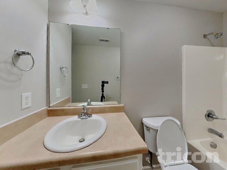 Building Photo - 175 Gray Ghost St