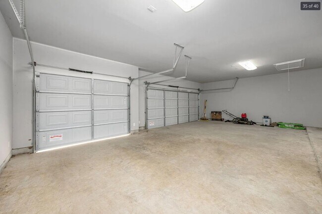 Building Photo - 26579 Pin Oak Dr