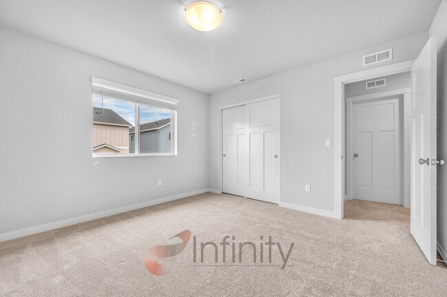 Building Photo - 8943 SW Vermillion Dr