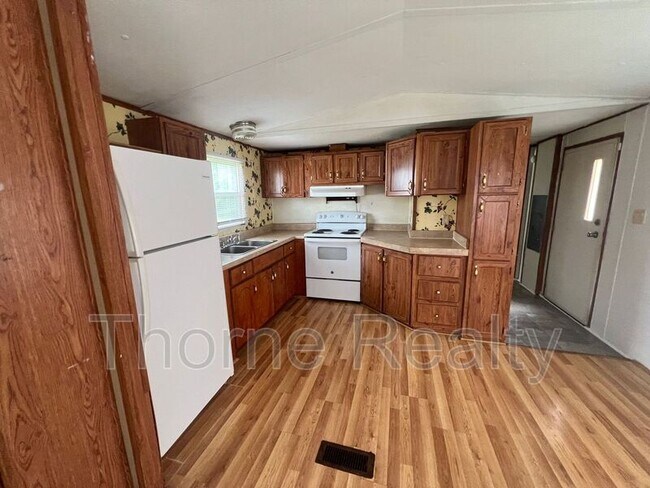 Building Photo - 176 Matts Ln