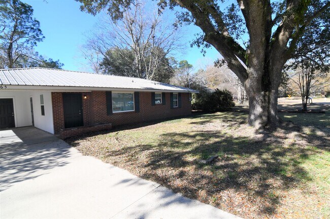 Building Photo - Must See!  Newly renovated, 3 bedroom, 1 bath home in Brownsfield off Plank Road