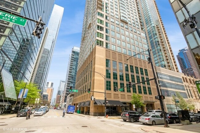 Primary Photo - 2 E Erie St