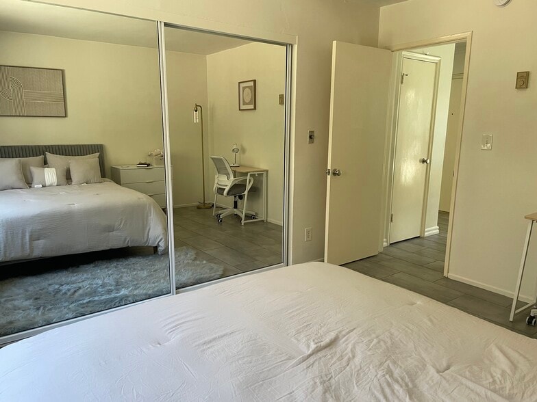 Bedroom - 8650 Belford Ave