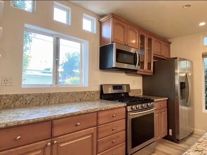 Building Photo - 538 Brooks Ave