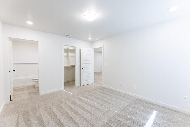 Building Photo - 6313 Volney Ave