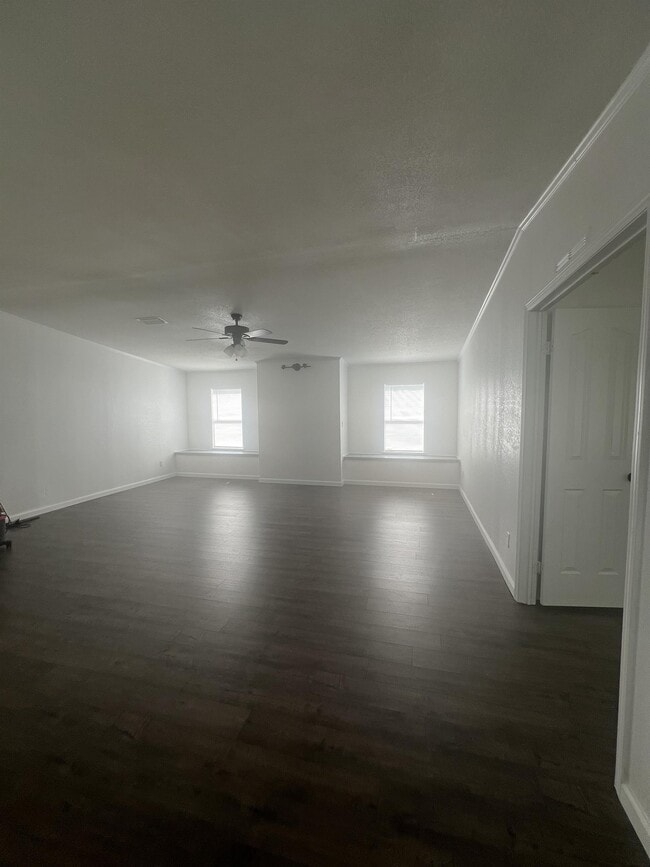 Building Photo - 178 White Oak Dr