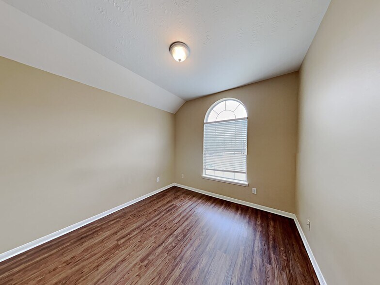 Building Photo - 411 Cedar Point Dr