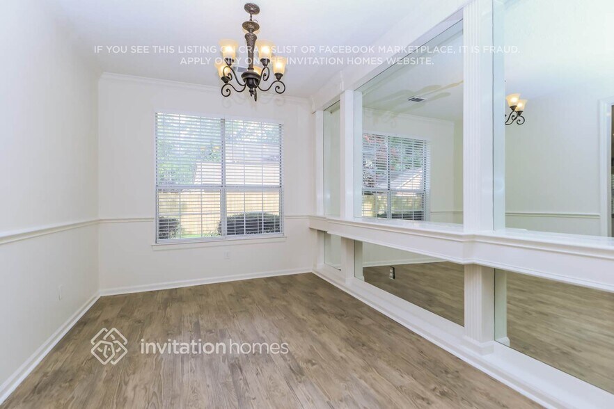 Building Photo - 14 E Trillium Cir