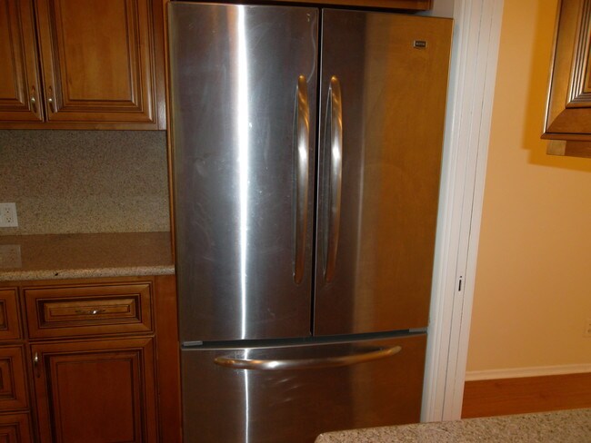 Building Photo - 3751 Stone Canyon Ave