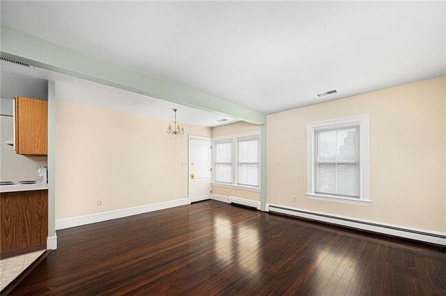 Building Photo - 146 Grove St