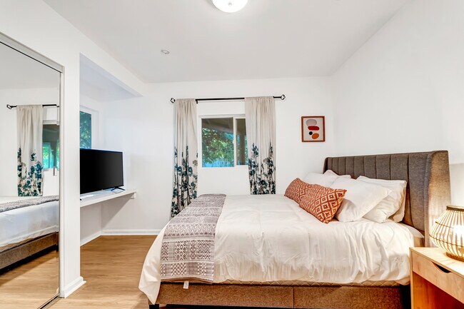 Building Photo - 7700 Oakdale Ave