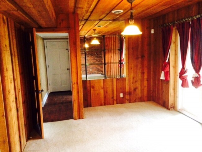 Building Photo - 124 Arlington Cir