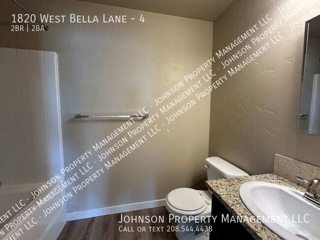 Building Photo - 1820 W Bella Ln