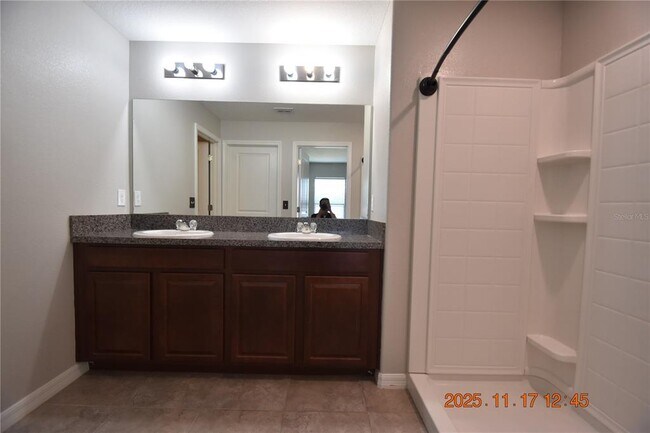 Building Photo - 10120 Carloway Hills Dr