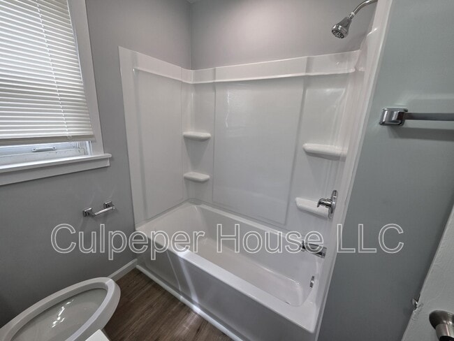 Building Photo - 39 W Gramercy Ave