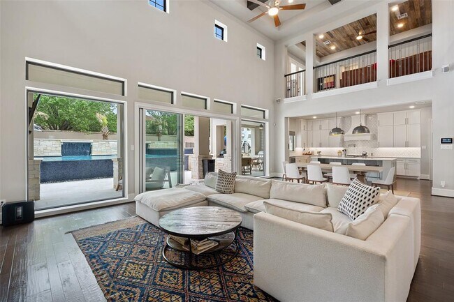 Building Photo - 105 Bisset Ct