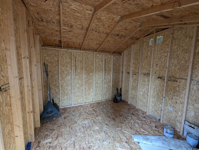 Building Photo - Living Large in Lemay - Section 8 Friendly!