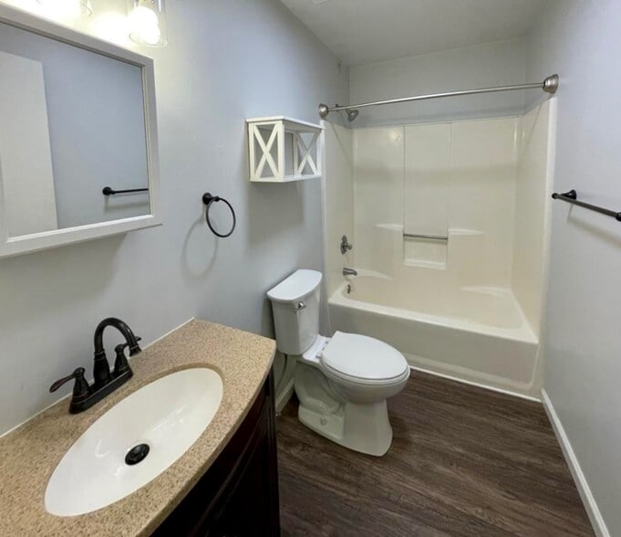 Building Photo - 169 Aspetuck Vlg